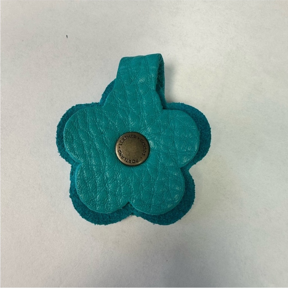 Portland Leather Snap Flower - Picture 2 of 3